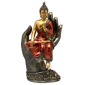 Zlatý a červený thajský Buddha sedící v dlani